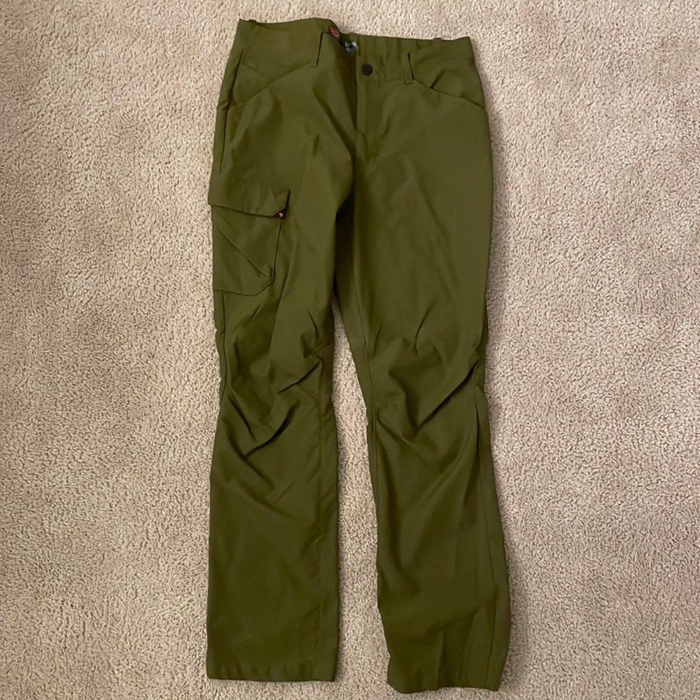 Army green Mountain Hardware hiking pants